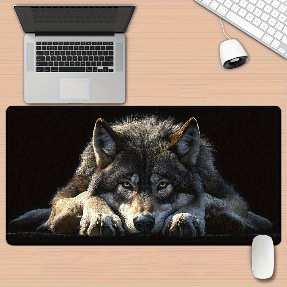 Wild Grey Wolf on Black Backgr - Desk Setup Grey 评论和价格