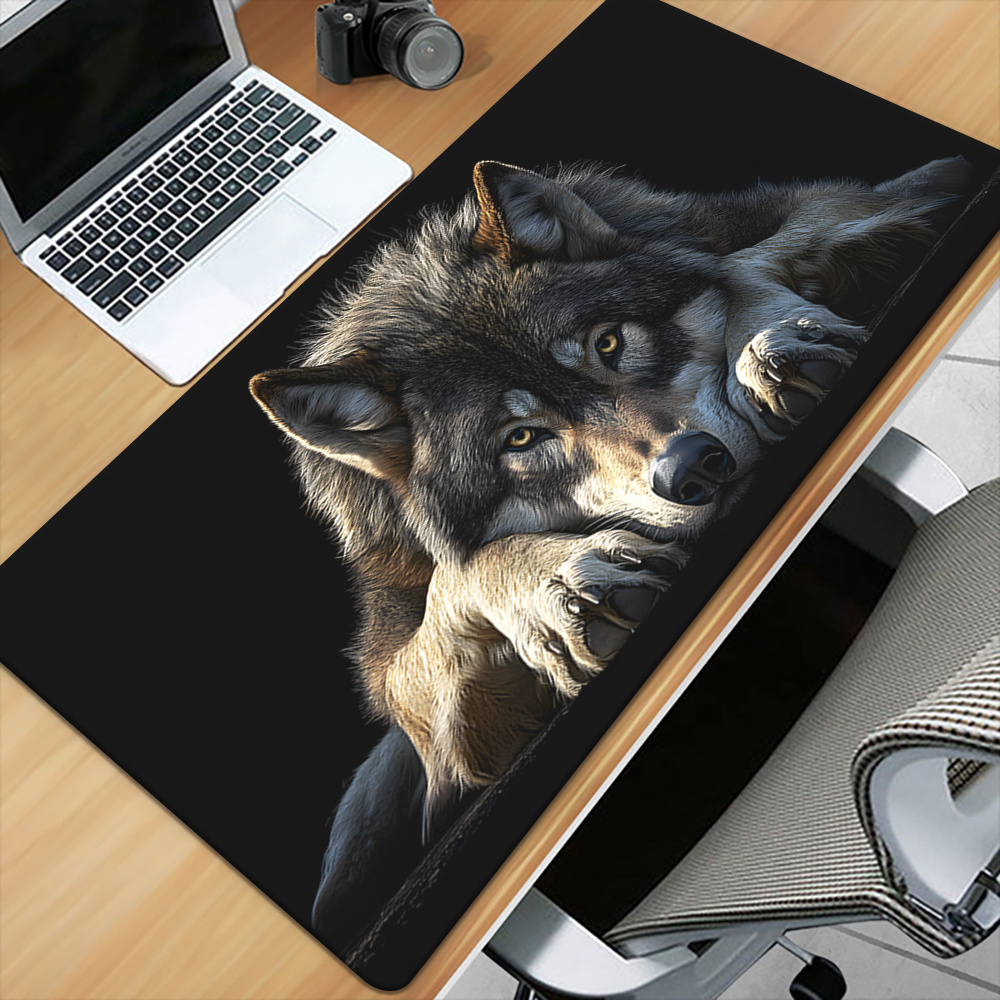 Wild Grey Wolf on Black Backgr - Desk Setup Grey 评论和价格