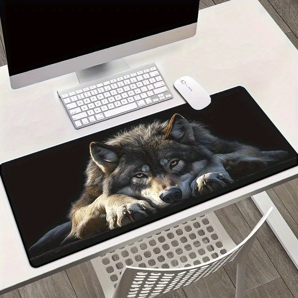Wild Grey Wolf on Black Backgr - Desk Setup Grey 评论和价格